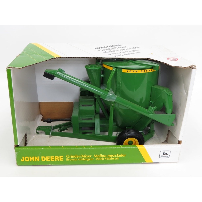 1/16 John Deere Grinder Mixer with Green Augers