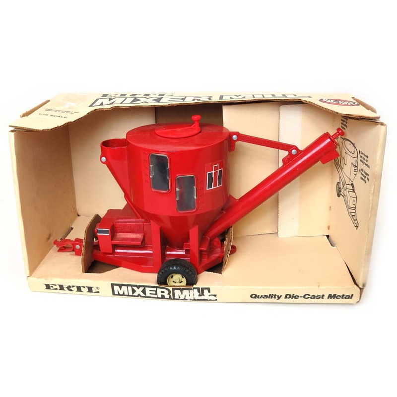 (B&D) 1/16 IH Diecast Mixer Mill by ERTL - Broken Clevis