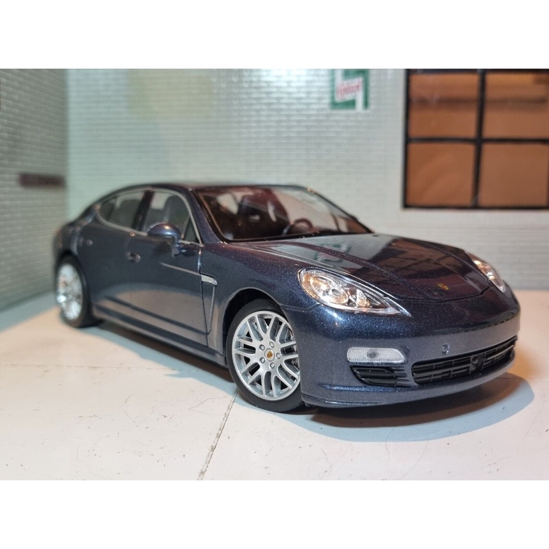 Porsche Panamera 24047 Welly 1:24