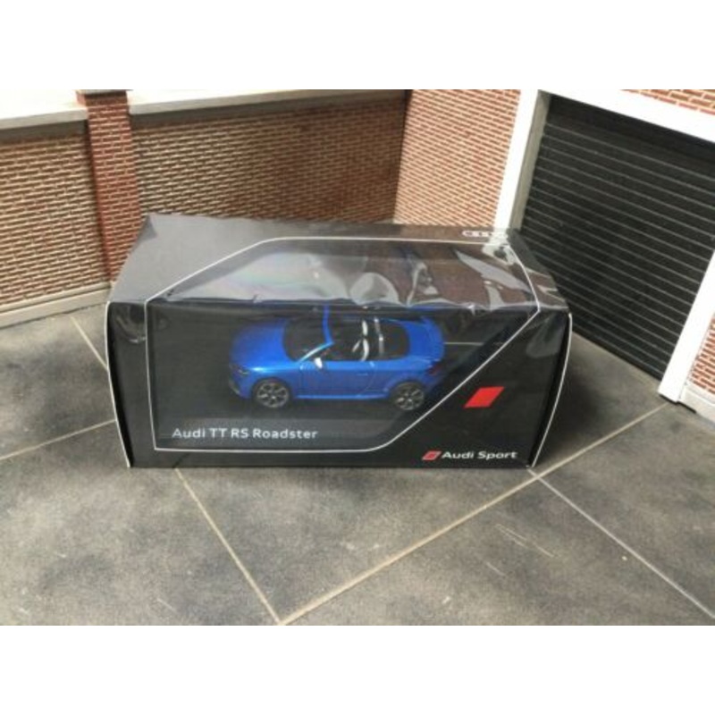 Audi TT RS Roadster Sport Mk3 RV/8S Blue IXO 1:43