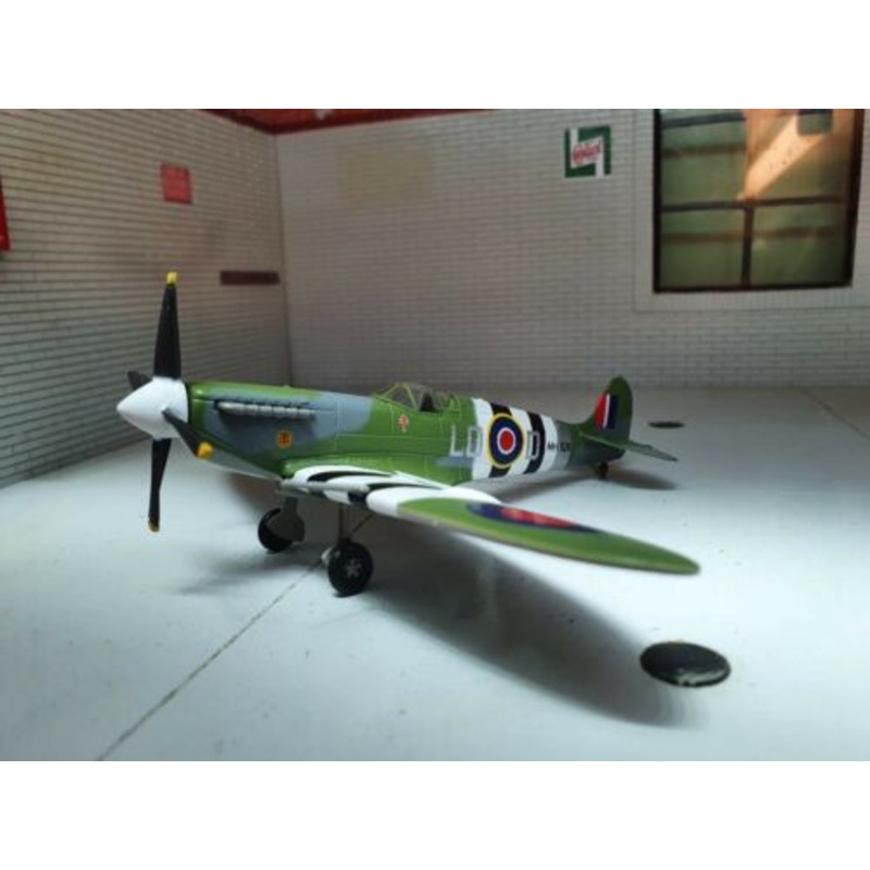 Spitfire Mk9B Scale Normandy Landings RAF MkIX Deagostini 1:72