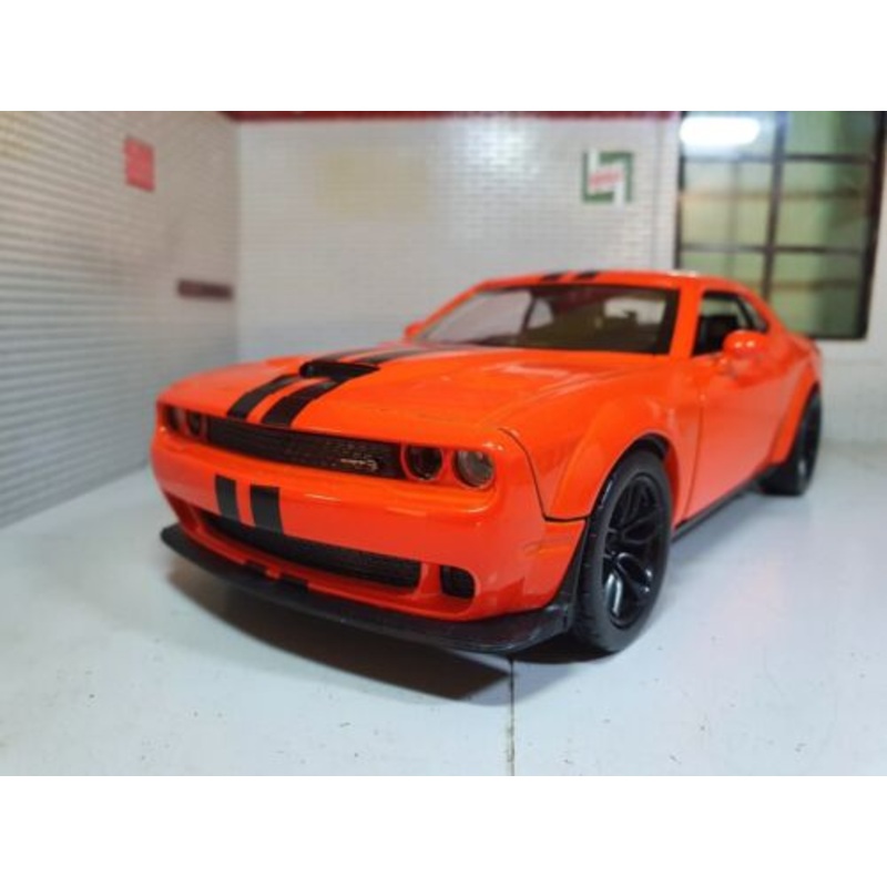 Dodge 2018 Challenger SRT Hellcat widebody 79350 Motormax 1:24