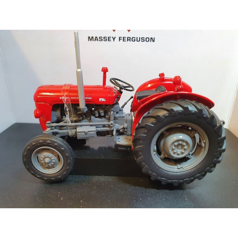 Massey Ferguson 1962 MF 35X Tractor Universal Hobbies UH2701 1:32