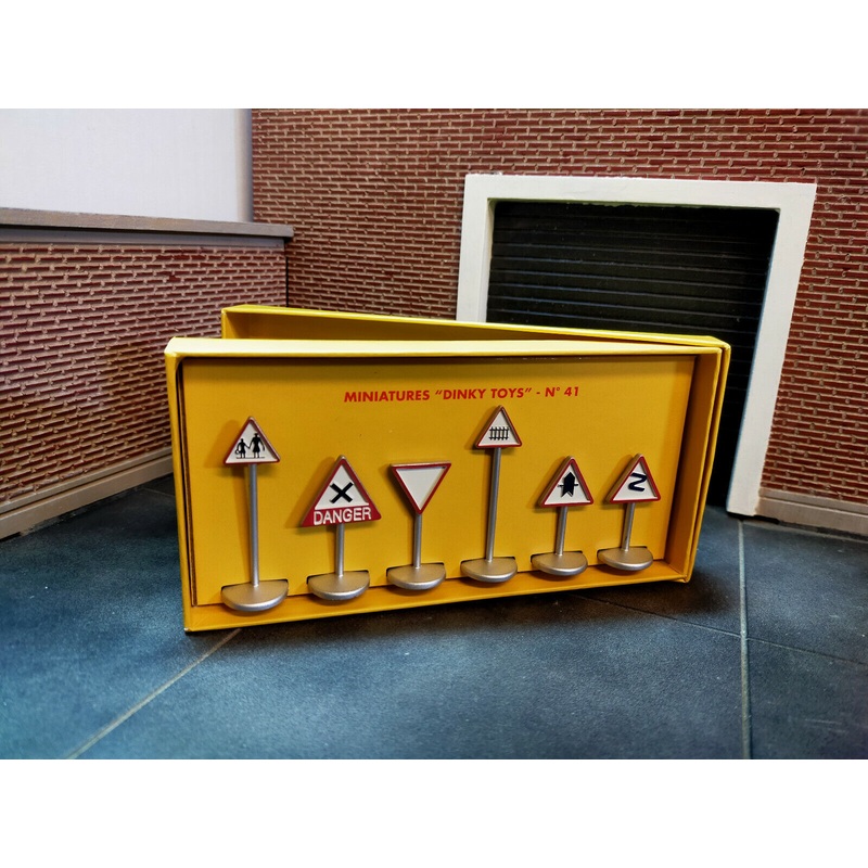 Road Signs Dinky #41