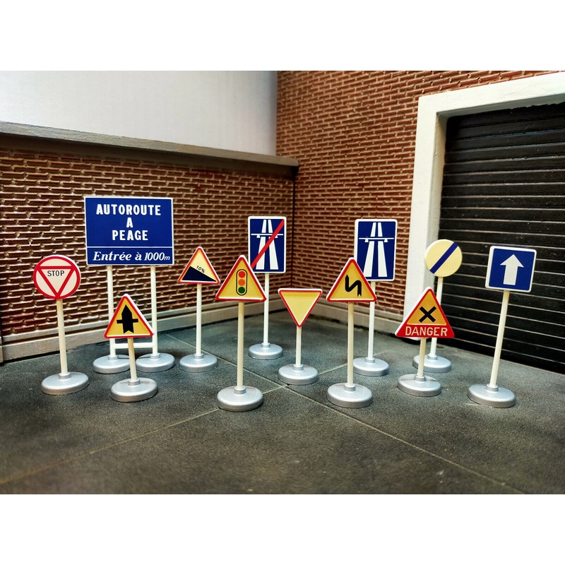 Road Signs Dinky #593