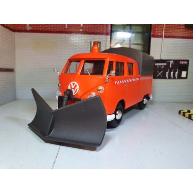 Volkswagen 1962 VW T1 Snow Plough Type 2 Motormax 1:24