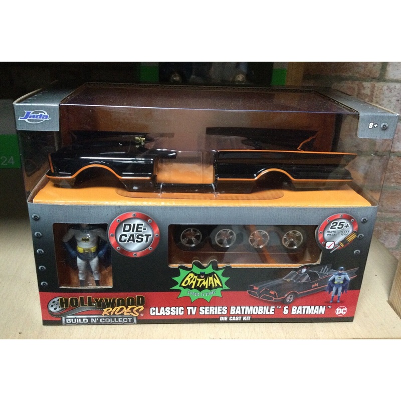 Batmobile With Batman Figure 1966 DC Comics Diecast Model Kit 30873 Jada 1:24