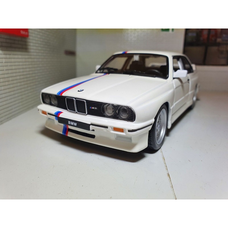 BMW 1988  3 Series M3 E30 21100 Bburago 1:24