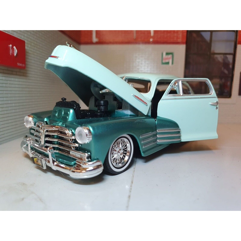 Chevrolet 1948 Aerosedan Fleetline Lowered 79027 Motormax 1:24