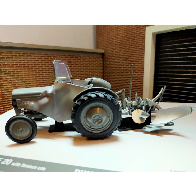 Ferguson TE20 Sirocco Cab Rumptstad plough Officially Licenced Universal Hobbies UH5364 1:32