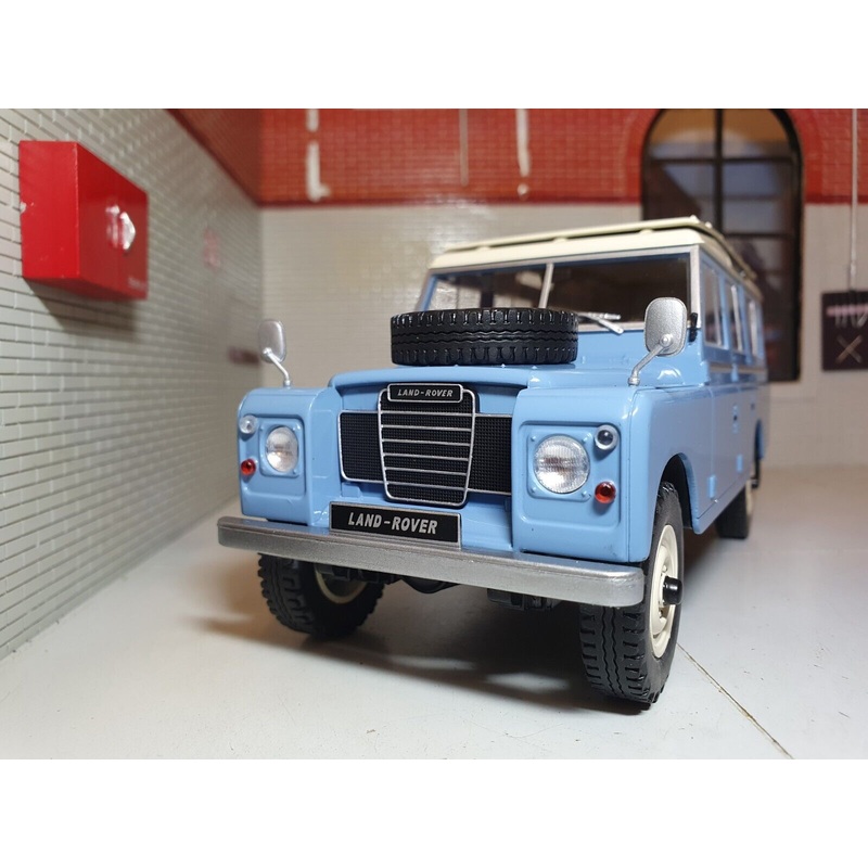 Land Rover Santana Series 3 Station Wagon WB124150 Whitebox 1:24