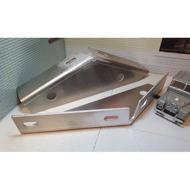 Land Rover Series 1 Bulkhead Wing Brackets 303867 303868 1954-58