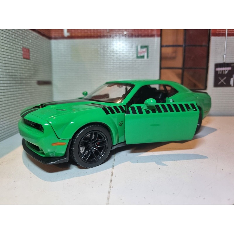 Dodge 2018 Challenger SRT Hellcat Widebody 73786 Motormax 1:24