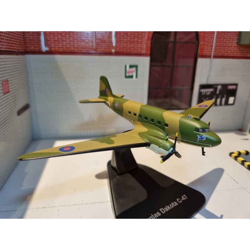 Douglas Dakota C-47 RAF 1:144