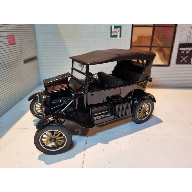 Ford 1925 Model T Touring #1903 Sunstar 1:24