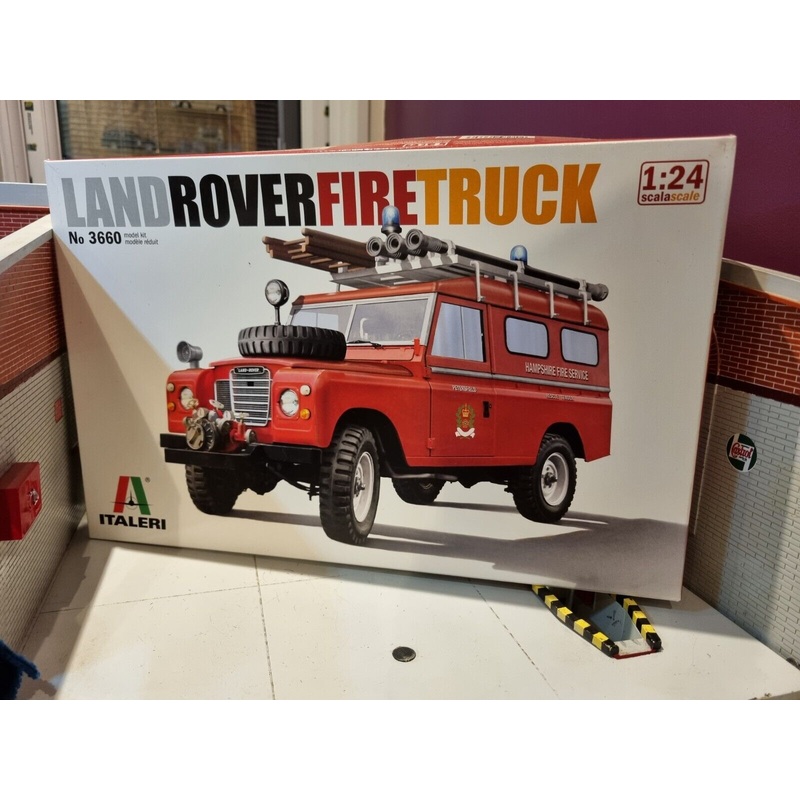 Land Rover Series 3 Fire Engine LHD/RHD 3660 Italeri Model KIT 1:24