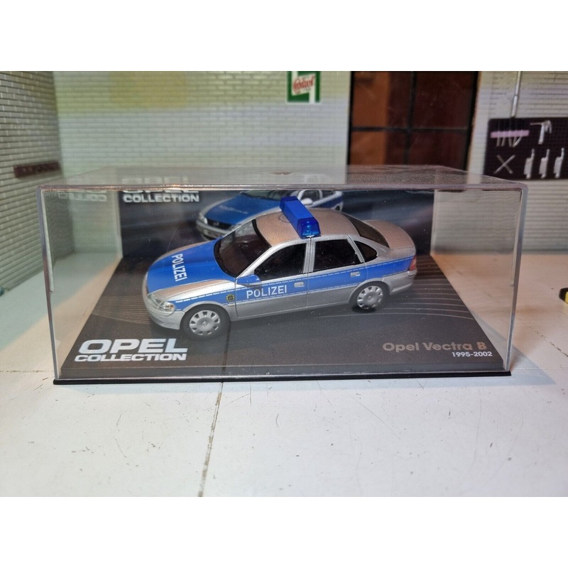 Opel 1995 Vectra German Polizei  1:43