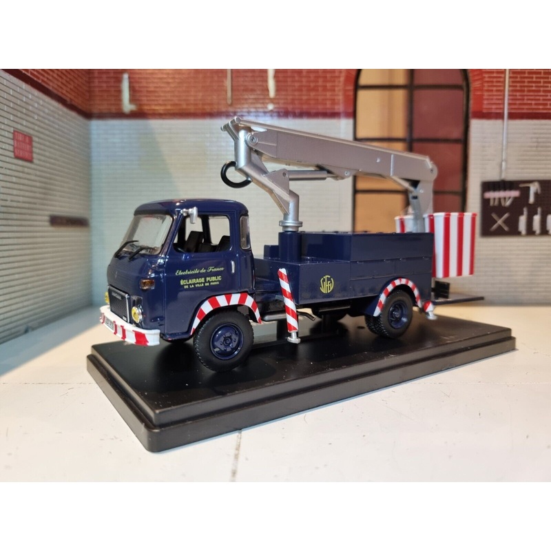 Renault 1967 Saviem Cherry Picker SG 4 R 35 Elevateur EDF 1:43
