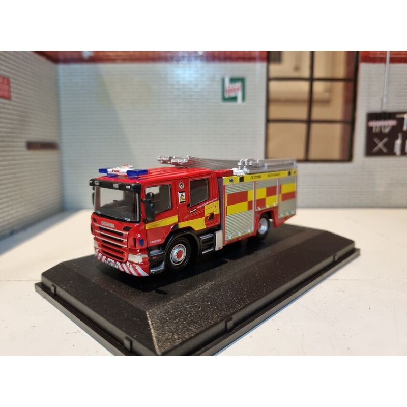 Scania CP28 South Wales Fire And Rescue Fire Engine 76SFE012 Oxford Diecast 1:76