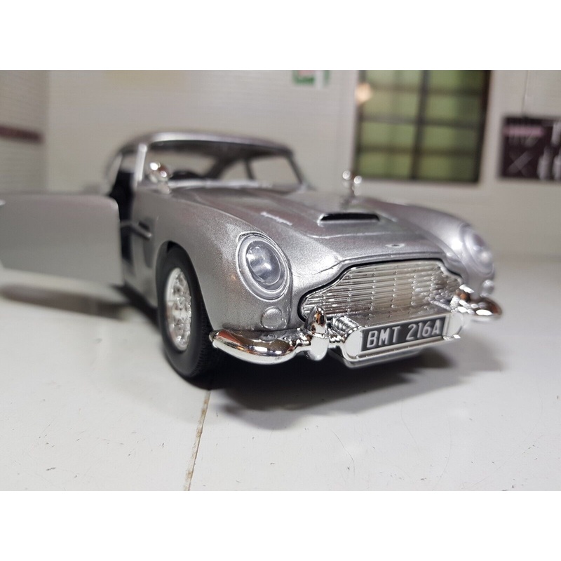 Aston Martin DB5 James Bond Collection Goldfinger Motormax 79857 1:24