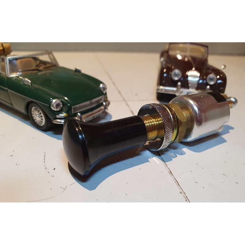 Dash Push Pull Switch SPB104