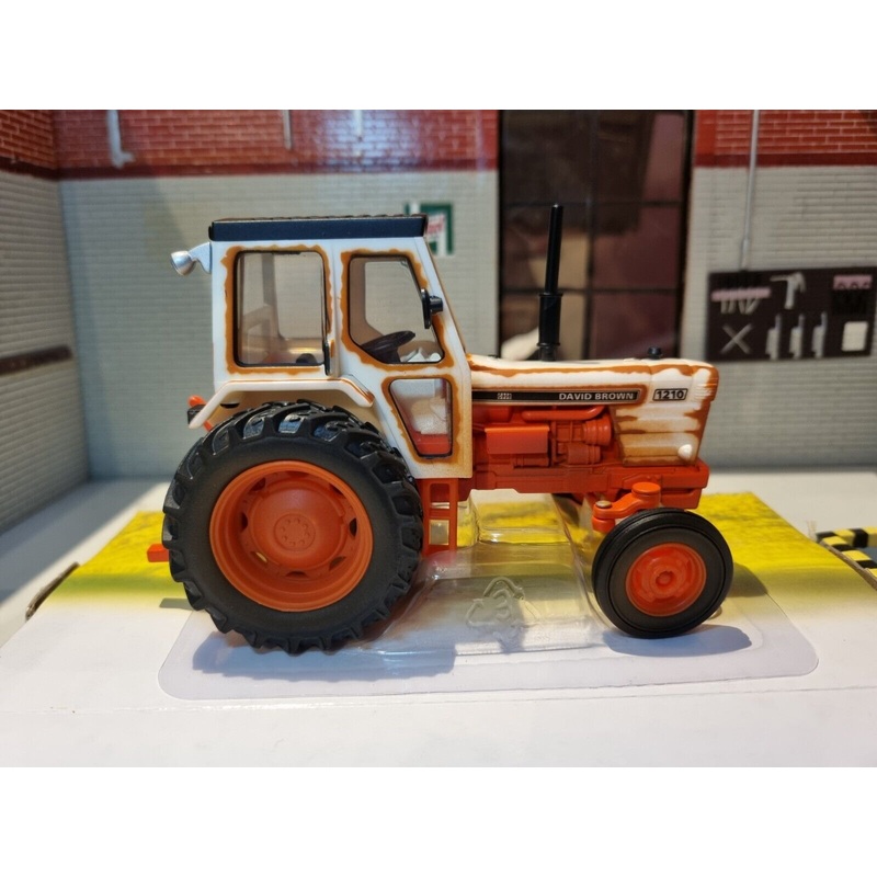 David Brown 1210 Aged / Weathered 1977-1980 4WD Tractor 43307 Britains 1:32