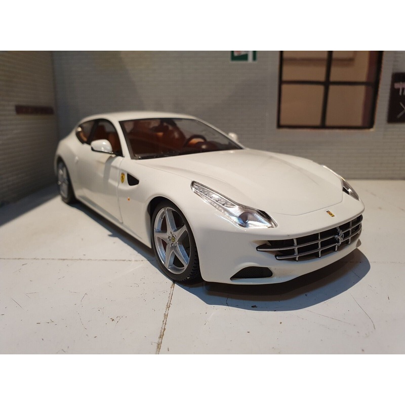 Ferrari 2011 FF GT 239195125 Bburago 1:24