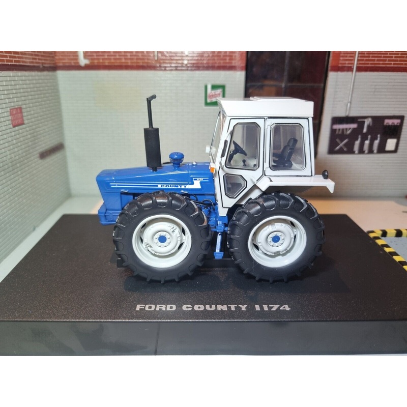 Ford County 1174 Tractor 4WD 1977-1979 UH5271 Universal Hobbies 1:32