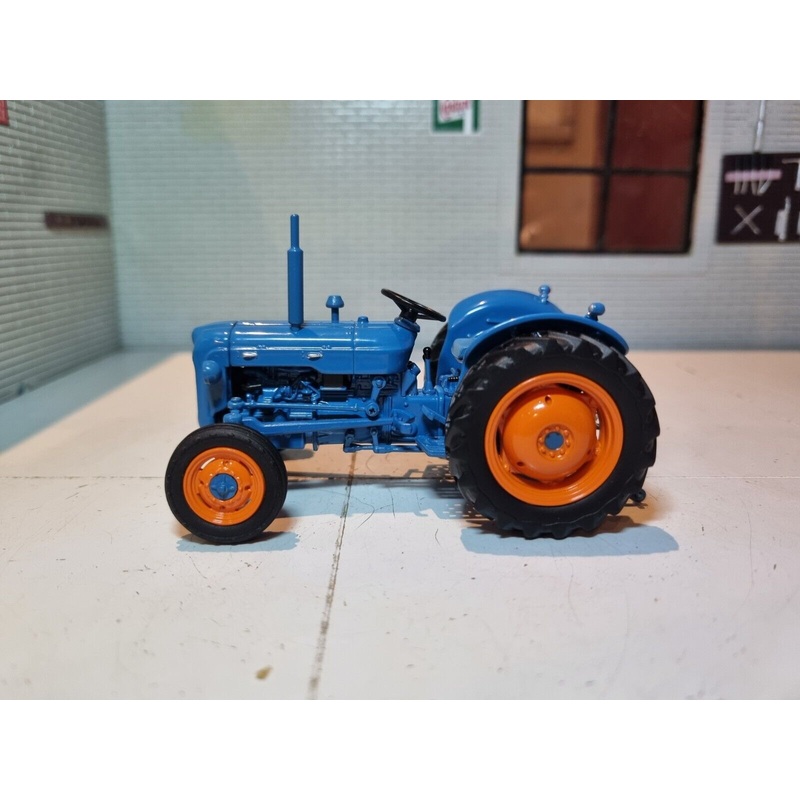 Fordson Dexta 1958 UH6272 Universal Hobbies 1:32