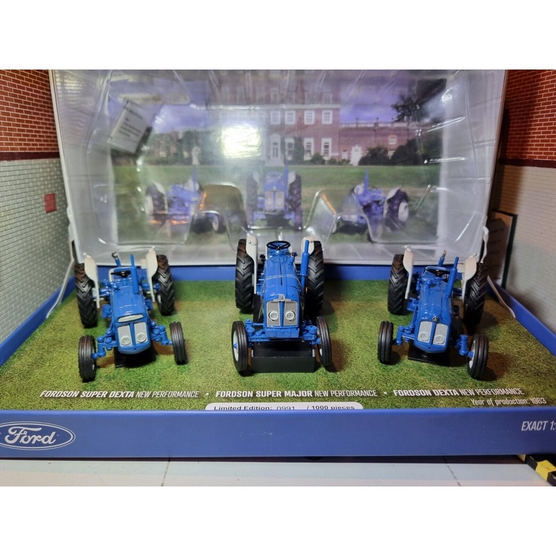 Fordson Super Dexta Major Dexta Model Tractors UH6376 Universal Hobbies 1:32
