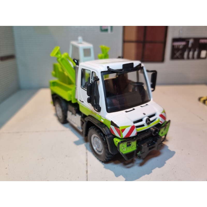 Mercedes Benz Unimog U400 21238 Maisto 1:43