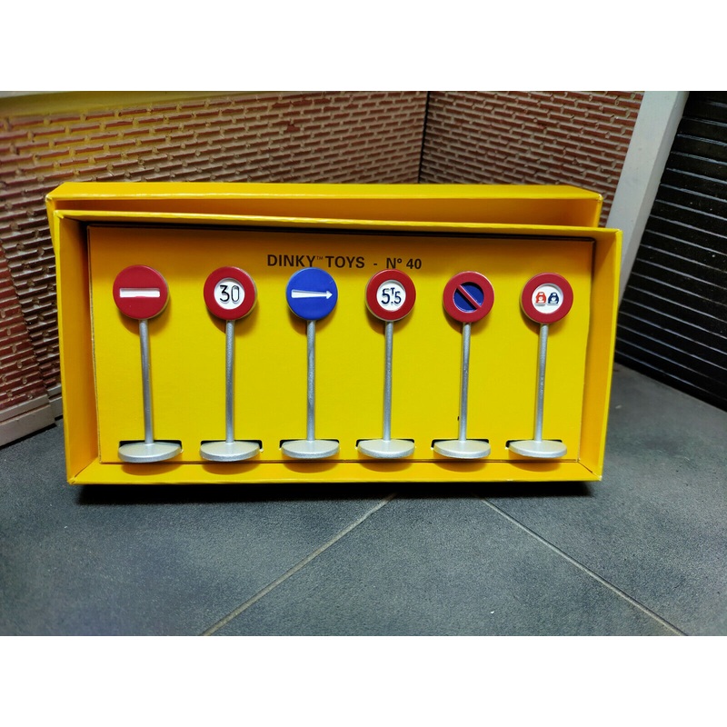Road Signs Dinky #40