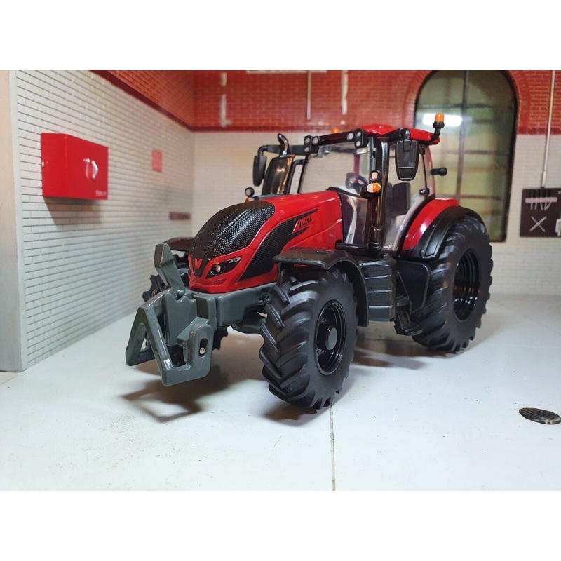 Valtra T254 70th Anniversary Limited Edition 43315 Britains 1:32