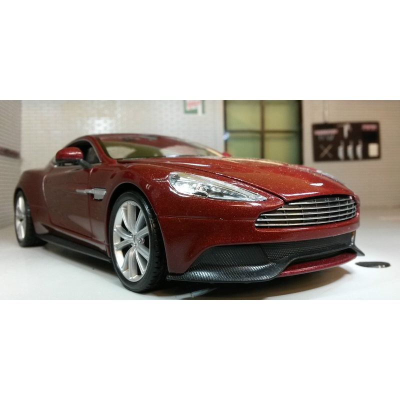 Aston Martin Vanquish 24046 Welly 1:24