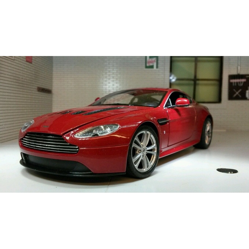Aston Martin Vantage V12 24017 Welly 1:24