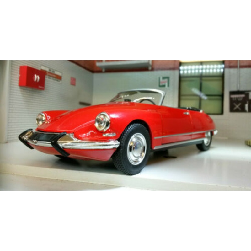 Citroen 1960s DS 19 Roof Down Cabriolet 1:24