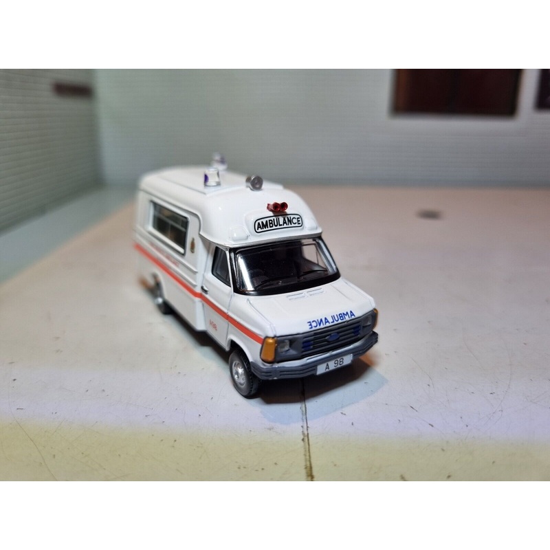 Ford 1980 Transit Mk2 Hong Kong Ambulance A98 ATC64953 Tiny 1:76