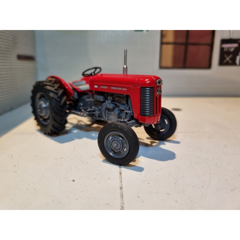 Massey Ferguson 1957 MF65 UH6433 Universal Hobbies 1:32