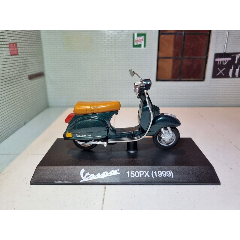 Piaggio 1999 Vespa 150PX Ex Magazine 1:18