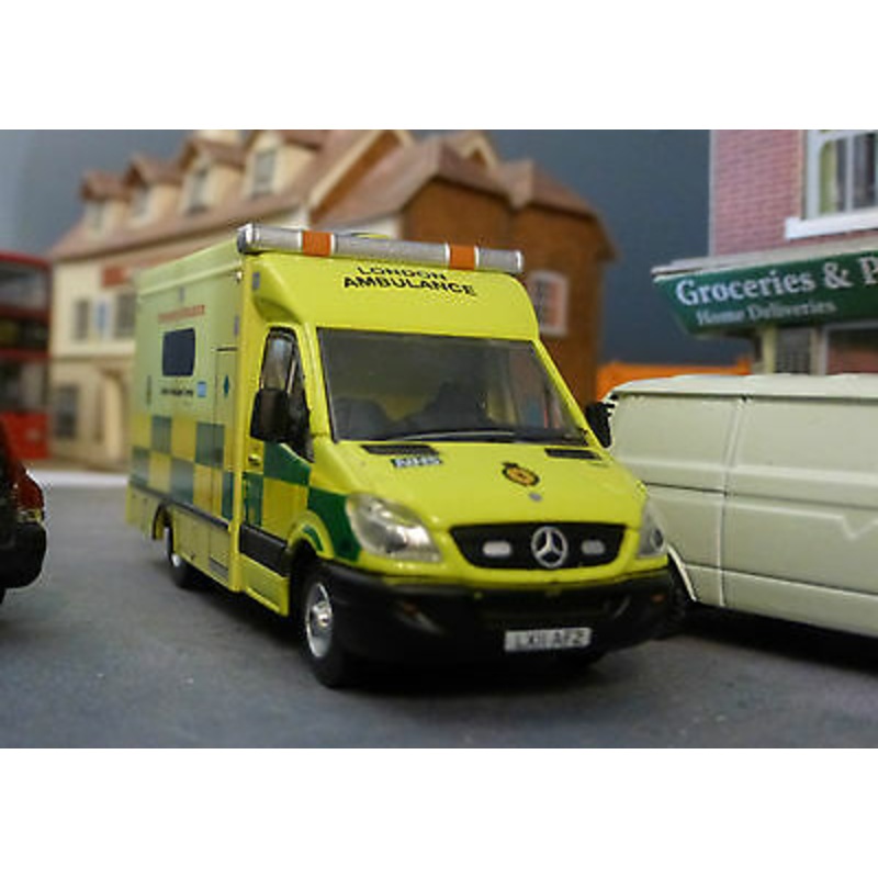 Mercedes Sprinter London NHS Ambulance Oxford Diecast 1:76