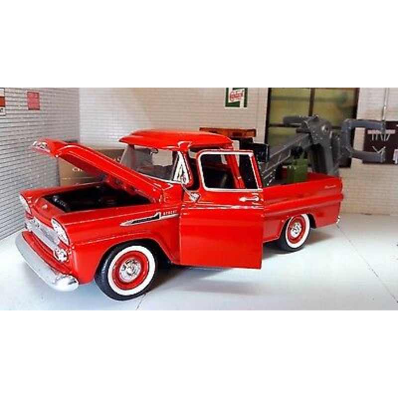 Chevrolet Apache 1958 Fleetside Breakdown Truck Motormax 1:24