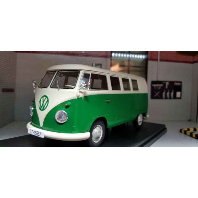 Volkswagen 1960 T1 Split Screen 1:24