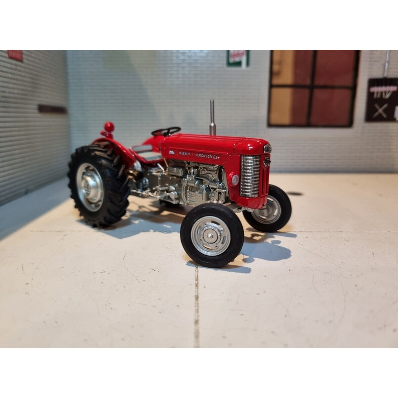 1957-1965 Massey Ferguson MF65 Tractor Universal Hobbies UH6269 1:32