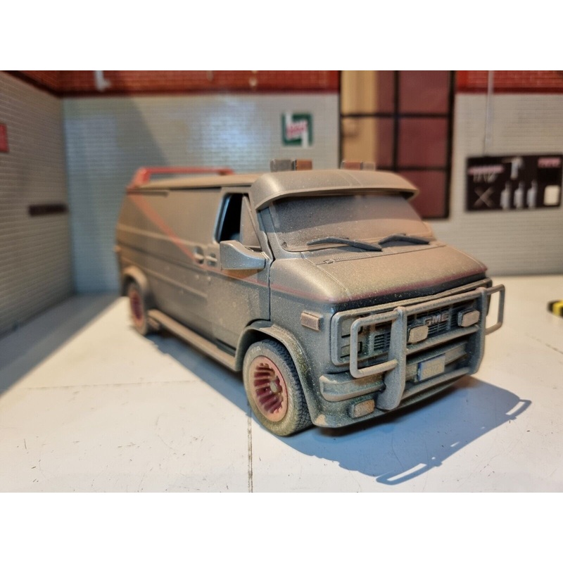 A Team 1983 GMC Vandura 84112 Greenlight 1:24