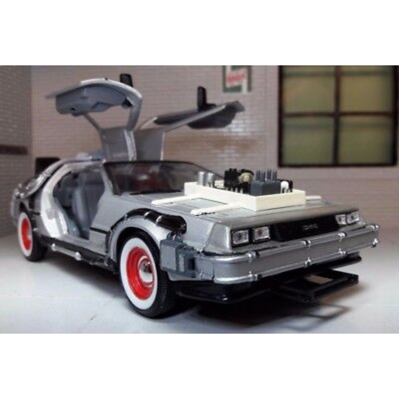 Delorean DMC Back to the Future 3 22444 Welly 1:24