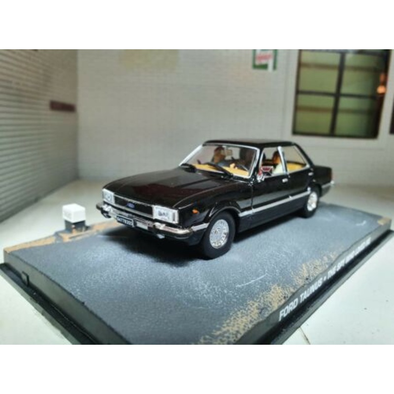 Ford Cortina Ghia 1976 Mk 4 Taunus TC2 Black James Bond Diagostini 1:43