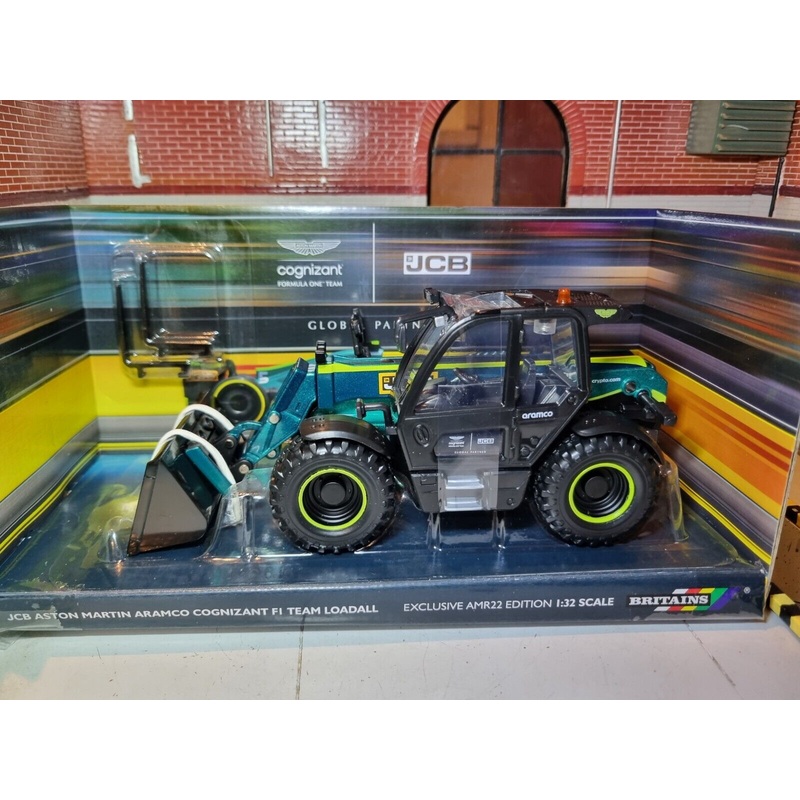 JCB Aston Martin Aramco Cognizant F1 Team Alonso Loadall AMR22 Britains 1:32