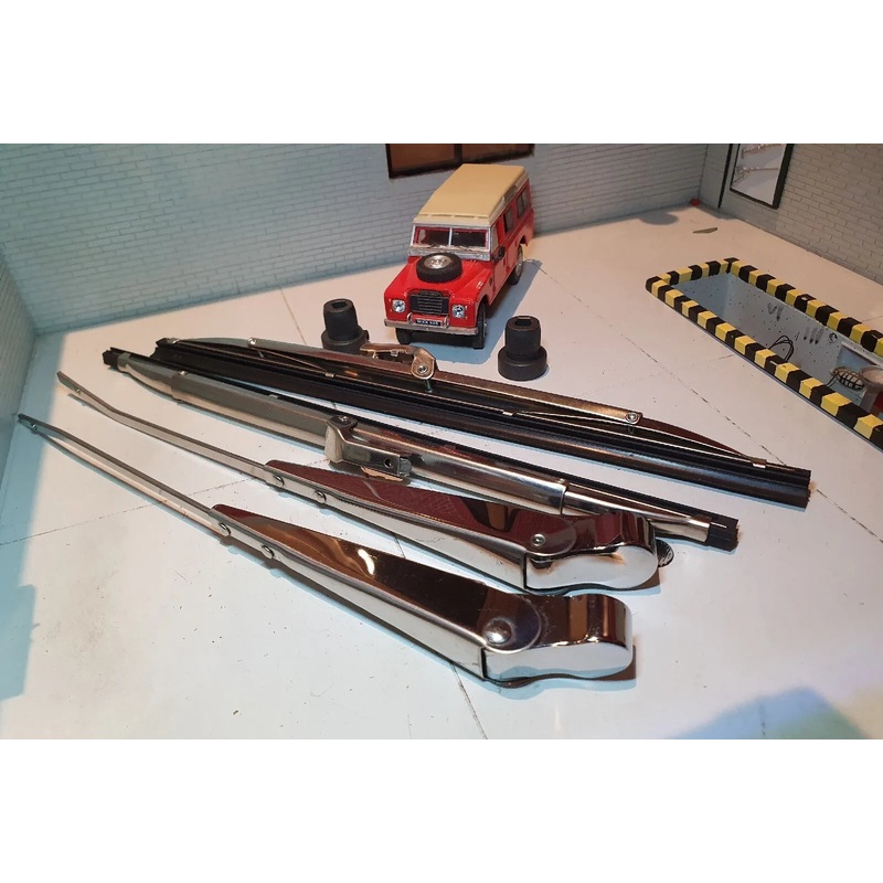 Land Rover Late Series 3 Stainless Steel Cantilever Wiper Set (For D Profile Wheel Box Spindles)