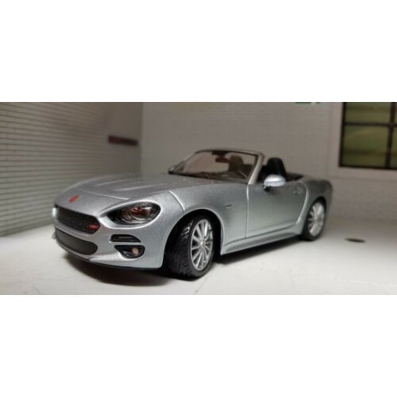 Fiat 2016 Spider 124 Convertible 21083 Bburago 1:24