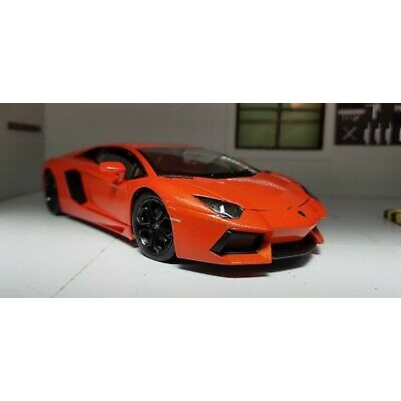 Lamborghini Aventador LP700-4 Roadster 24033 Welly 1:24